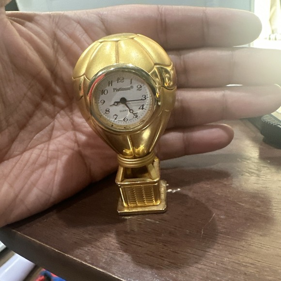 Working Gold Metal Heavy Hot Air Balloon Clock Vintage Nice Piece New Battery - Picture 1 of 12